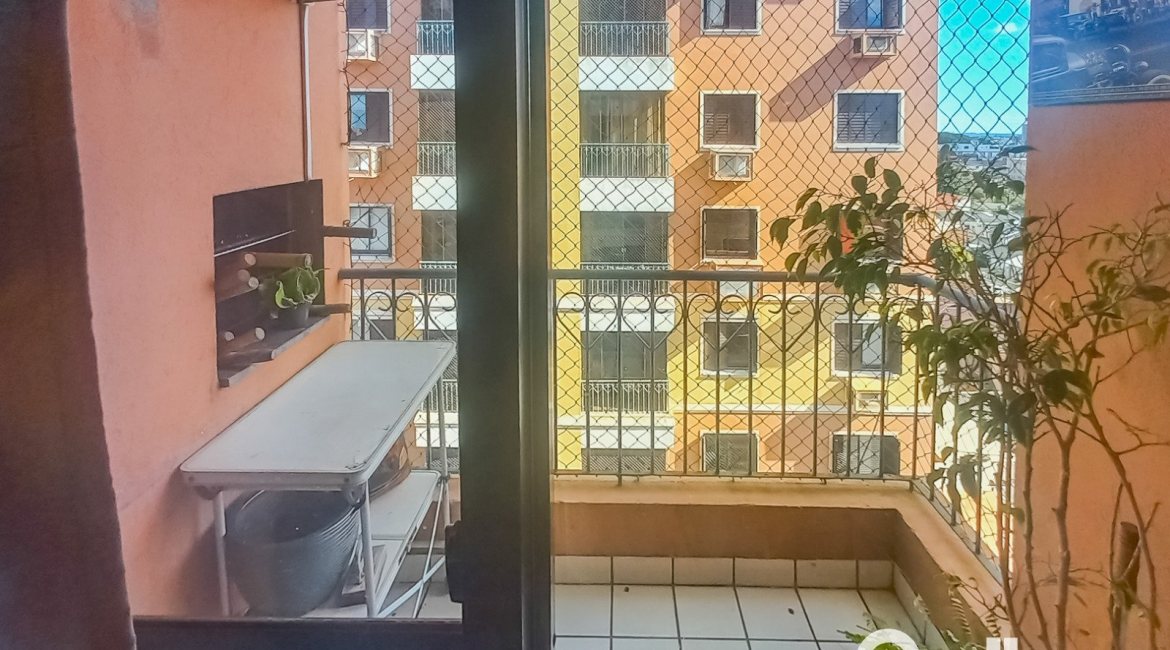 Apartamento à venda com 67m², 3 dormitórios, 1 vaga, no bairro Teresópolis em Porto Alegre
