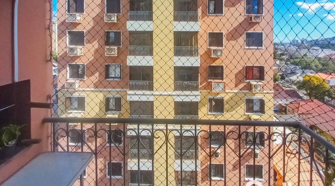 Apartamento à venda com 67m², 3 dormitórios, 1 vaga, no bairro Teresópolis em Porto Alegre