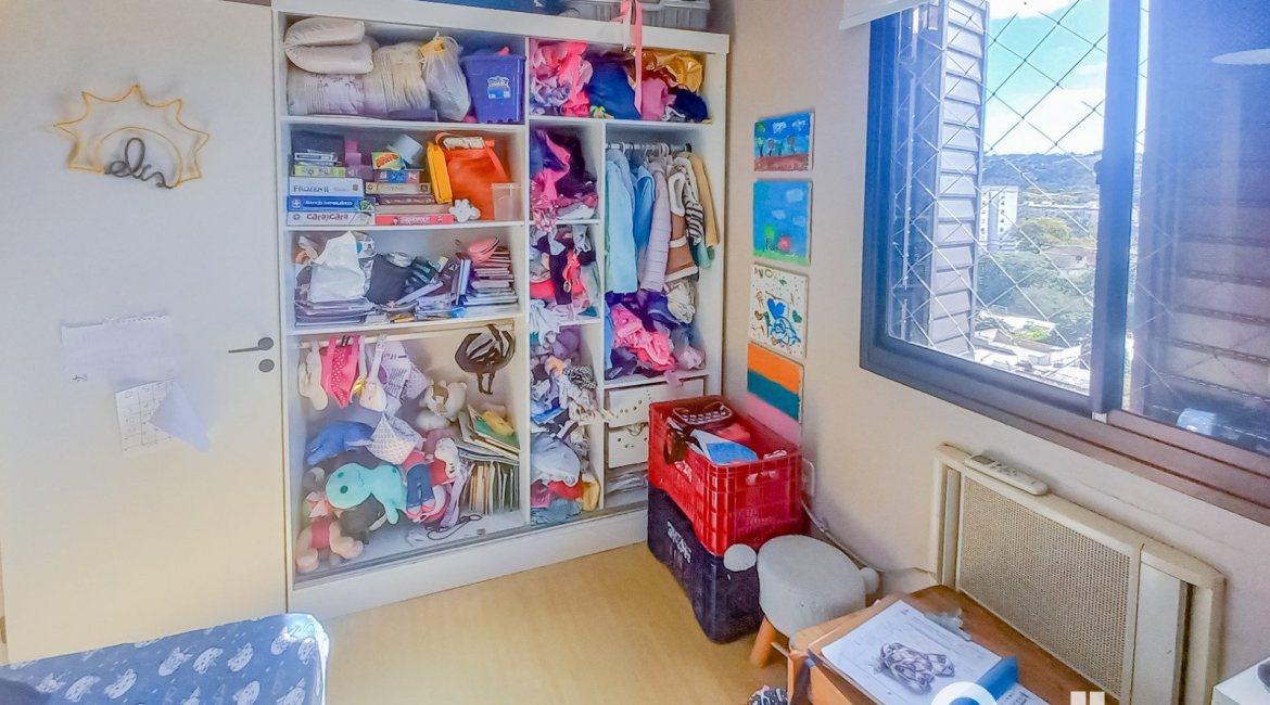 Apartamento à venda com 67m², 3 dormitórios, 1 vaga, no bairro Teresópolis em Porto Alegre