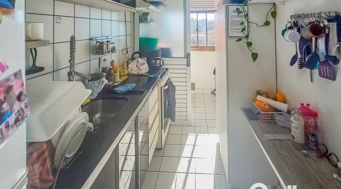 Apartamento à venda com 67m², 3 dormitórios, 1 vaga, no bairro Teresópolis em Porto Alegre