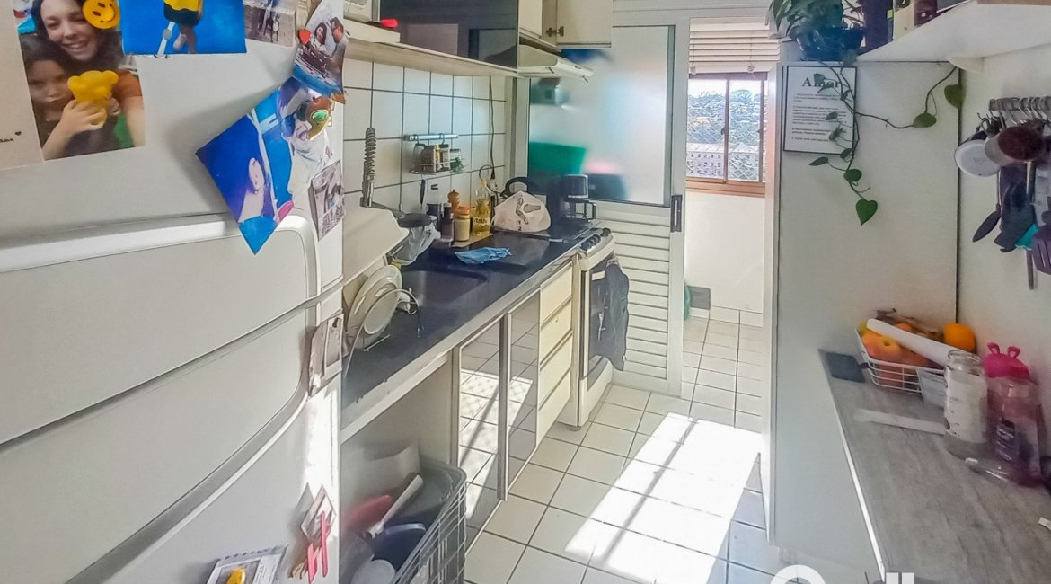 Apartamento à venda com 67m², 3 dormitórios, 1 vaga, no bairro Teresópolis em Porto Alegre