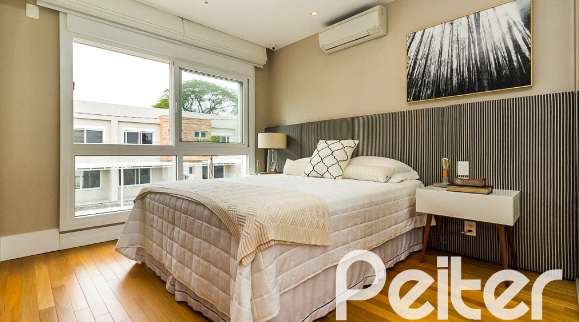 Casa em Condomínio à venda com 191m², 4 dormitórios, 1 suíte, 2 vagas, no bairro Vila Nova em PORTO ALEGRE