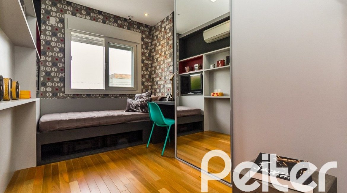 Casa em Condomínio à venda com 191m², 4 dormitórios, 1 suíte, 2 vagas, no bairro Vila Nova em PORTO ALEGRE