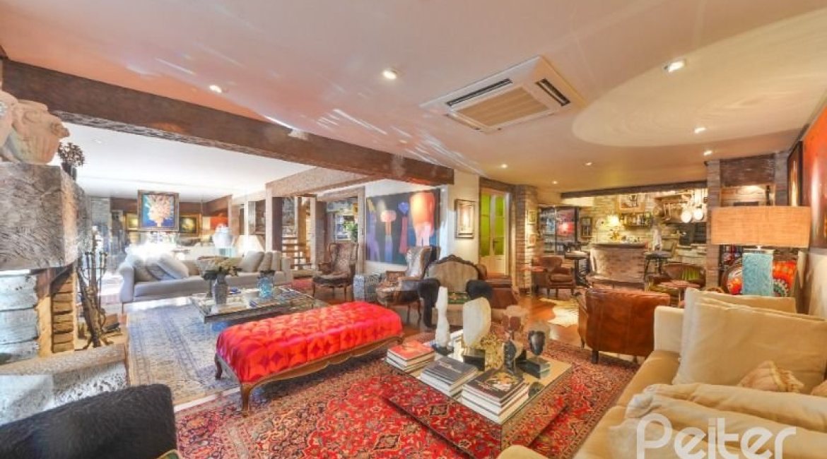 Casa à venda com 418m², 3 dormitórios, 1 suíte, 2 vagas, no bairro Jardim Isabel em Porto Alegre