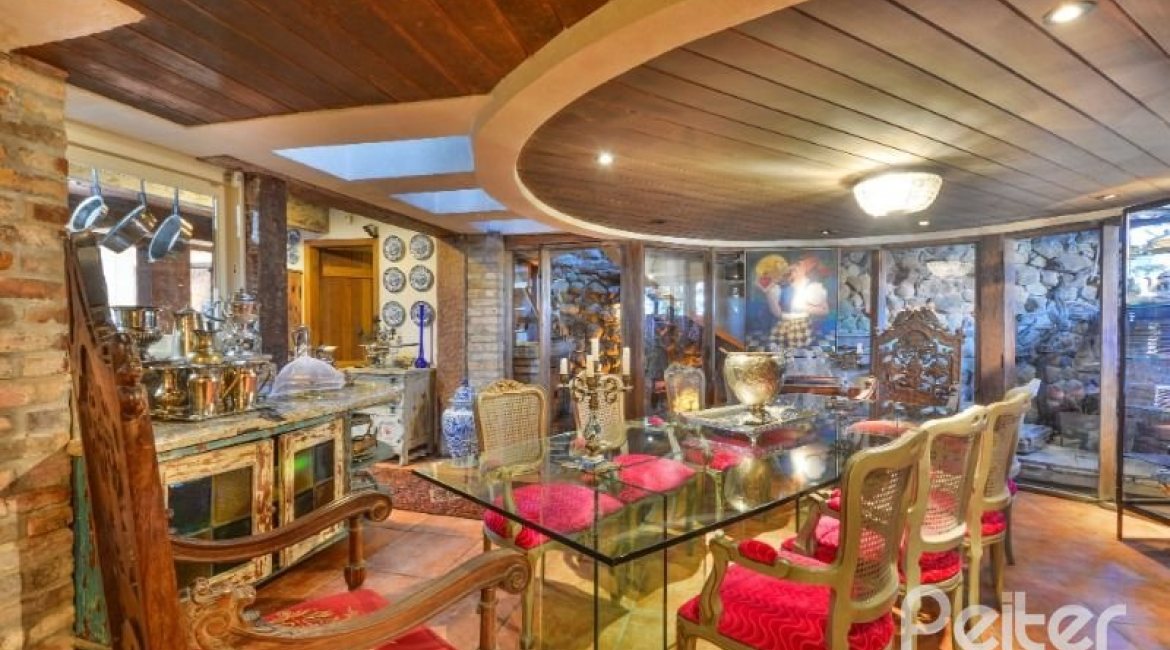 Casa à venda com 418m², 3 dormitórios, 1 suíte, 2 vagas, no bairro Jardim Isabel em Porto Alegre