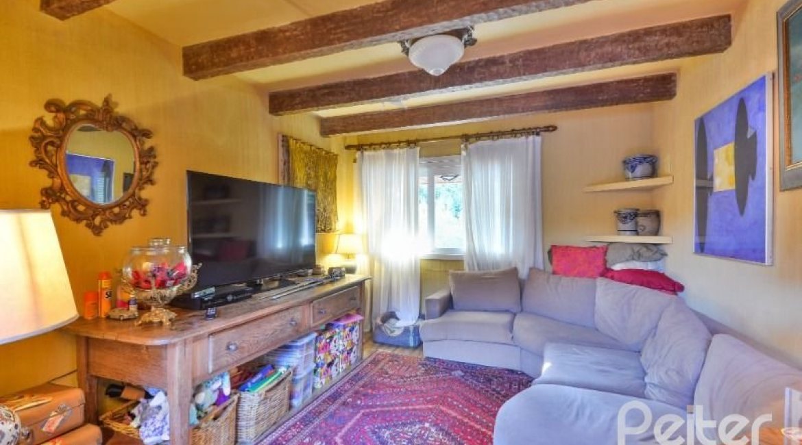 Casa à venda com 418m², 3 dormitórios, 1 suíte, 2 vagas, no bairro Jardim Isabel em Porto Alegre