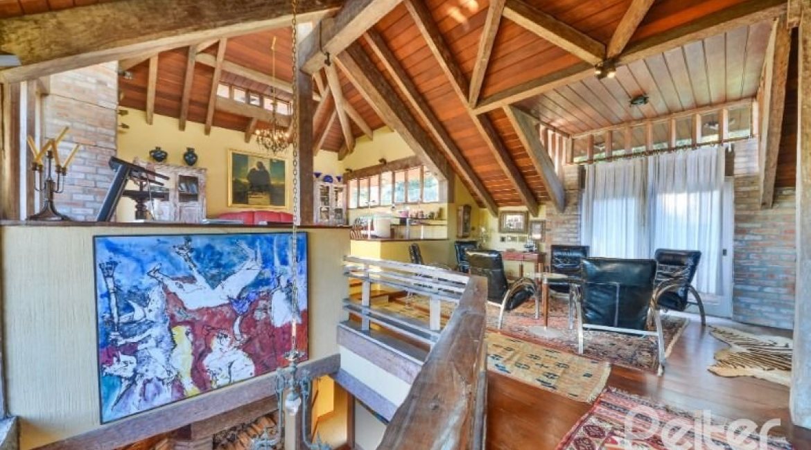 Casa à venda com 418m², 3 dormitórios, 1 suíte, 2 vagas, no bairro Jardim Isabel em Porto Alegre