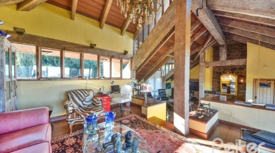 Casa à venda com 418m², 3 dormitórios, 1 suíte, 2 vagas, no bairro Jardim Isabel em Porto Alegre