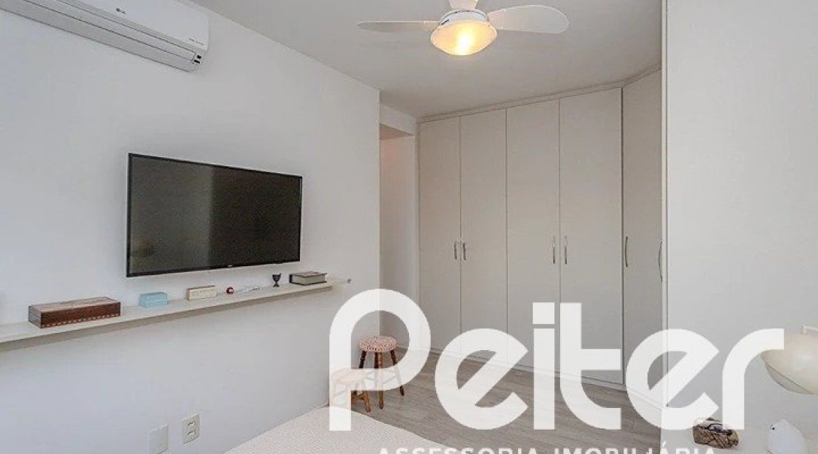 Apartamento à venda com 69m², 2 dormitórios, 1 suíte, 2 vagas, no bairro Tristeza em PORTO ALEGRE