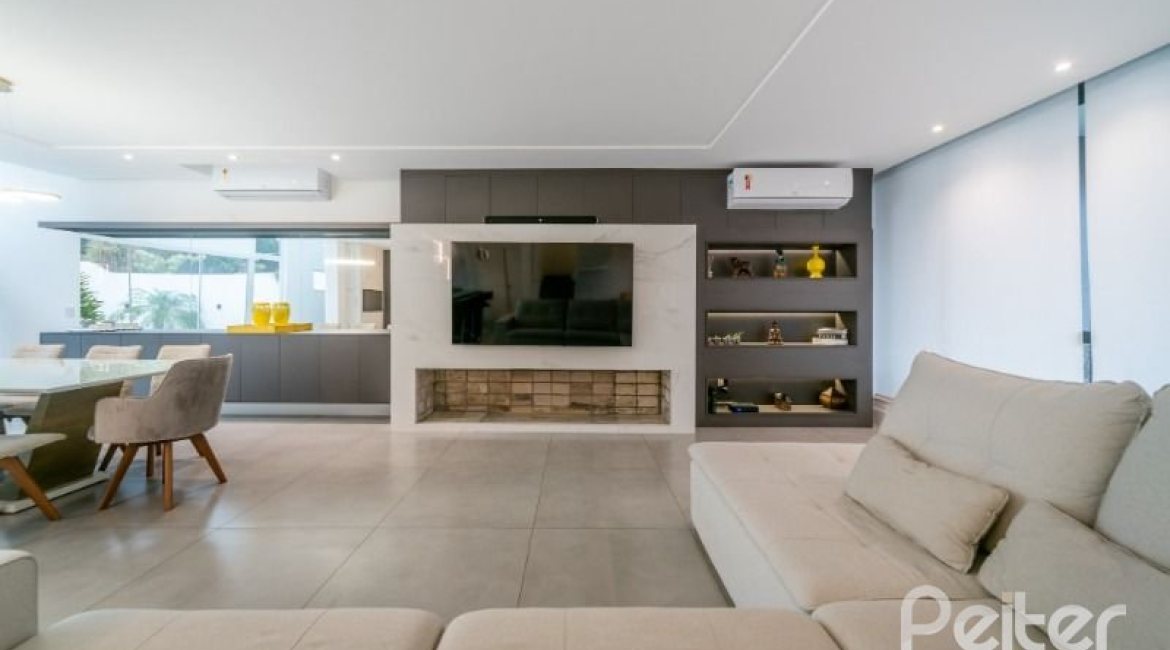 Casa em Condomínio à venda com 250m², 3 dormitórios, 3 suítes, 3 vagas, no bairro Hipica em PORTO ALEGRE