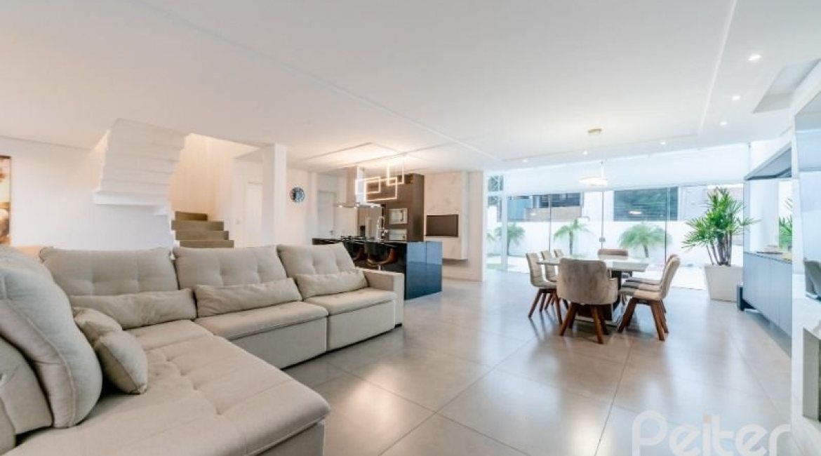 Casa em Condomínio à venda com 250m², 3 dormitórios, 3 suítes, 3 vagas, no bairro Hipica em PORTO ALEGRE