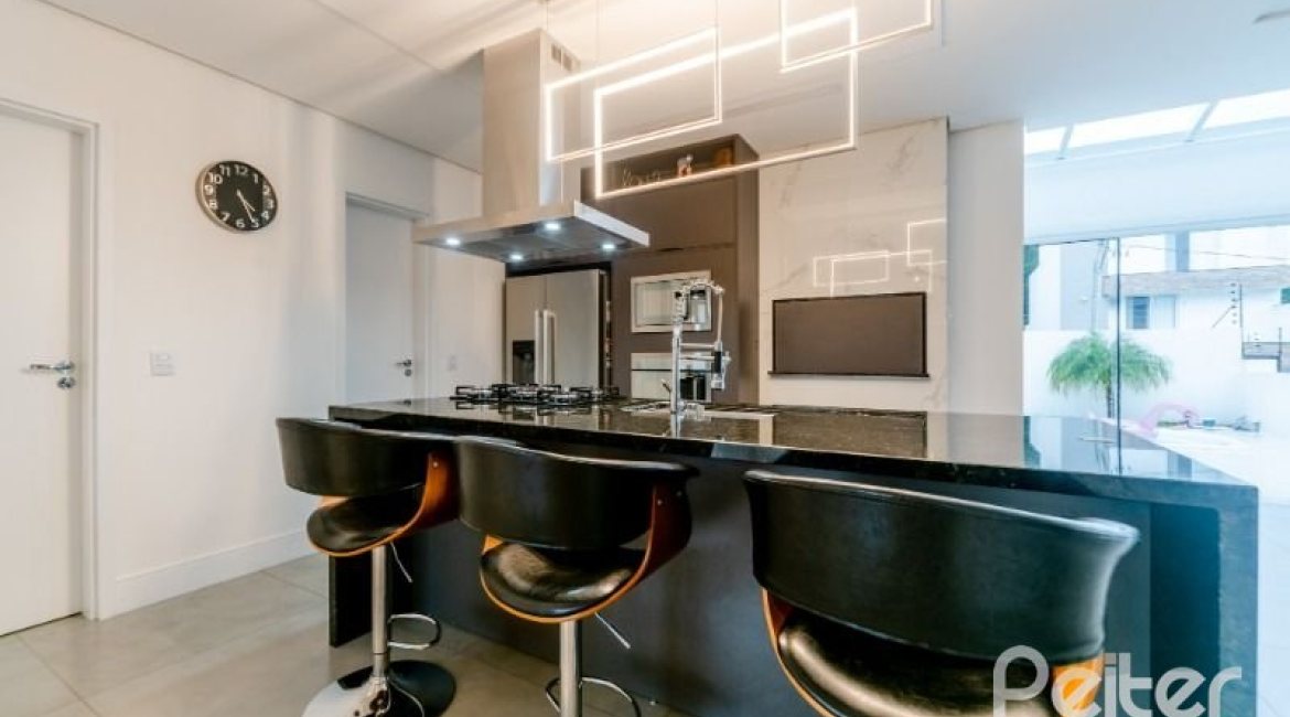 Casa em Condomínio à venda com 250m², 3 dormitórios, 3 suítes, 3 vagas, no bairro Hipica em PORTO ALEGRE