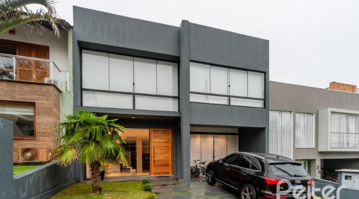 Casa em Condomínio à venda com 250m², 3 dormitórios, 3 suítes, 3 vagas, no bairro Hipica em PORTO ALEGRE