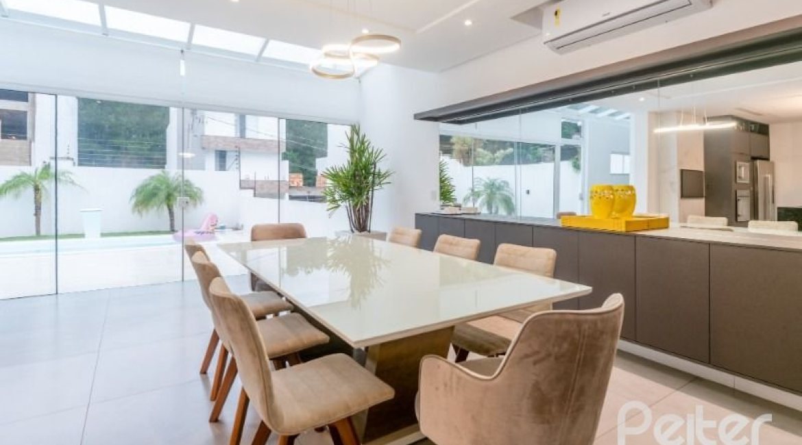 Casa em Condomínio à venda com 250m², 3 dormitórios, 3 suítes, 3 vagas, no bairro Hipica em PORTO ALEGRE