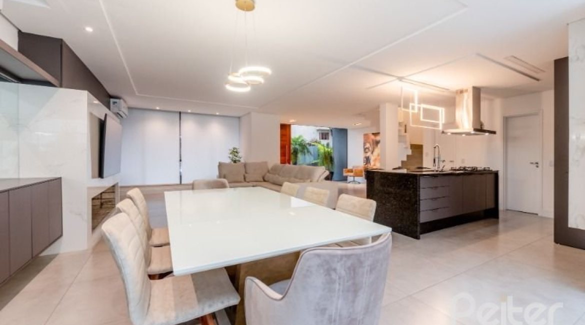 Casa em Condomínio à venda com 250m², 3 dormitórios, 3 suítes, 3 vagas, no bairro Hipica em PORTO ALEGRE
