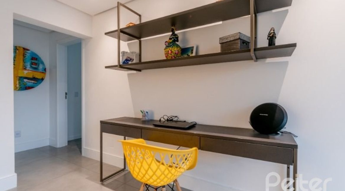 Casa em Condomínio à venda com 250m², 3 dormitórios, 3 suítes, 3 vagas, no bairro Hipica em PORTO ALEGRE