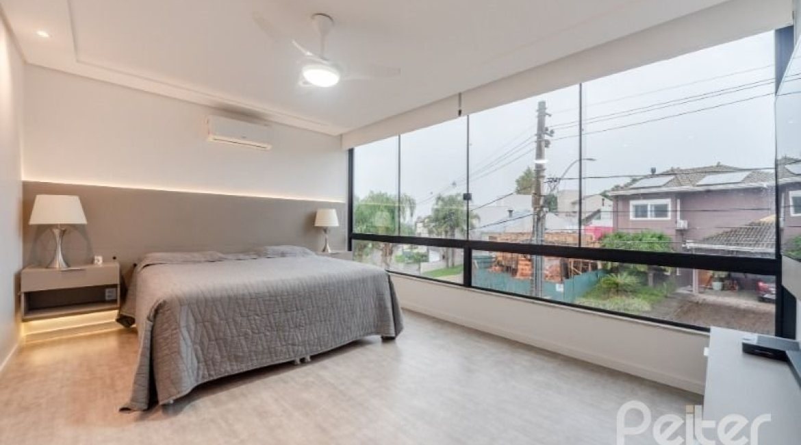 Casa em Condomínio à venda com 250m², 3 dormitórios, 3 suítes, 3 vagas, no bairro Hipica em PORTO ALEGRE