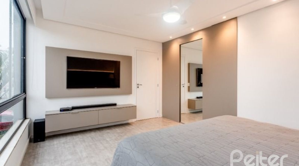 Casa em Condomínio à venda com 250m², 3 dormitórios, 3 suítes, 3 vagas, no bairro Hipica em PORTO ALEGRE