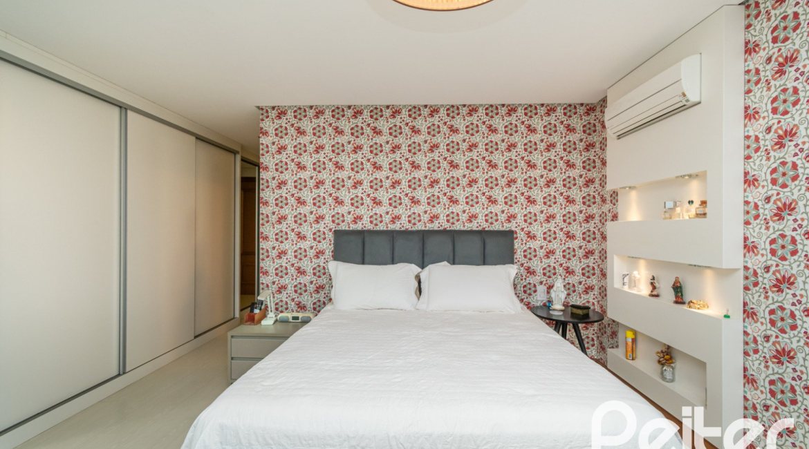 Apartamento à venda com 215m², 3 dormitórios, 3 suítes, 3 vagas, no bairro Tristeza em PORTO ALEGRE