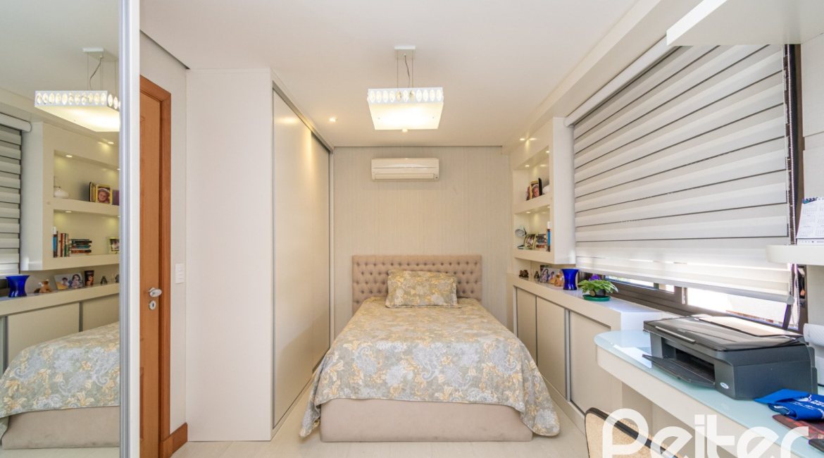 Apartamento à venda com 215m², 3 dormitórios, 3 suítes, 3 vagas, no bairro Tristeza em PORTO ALEGRE