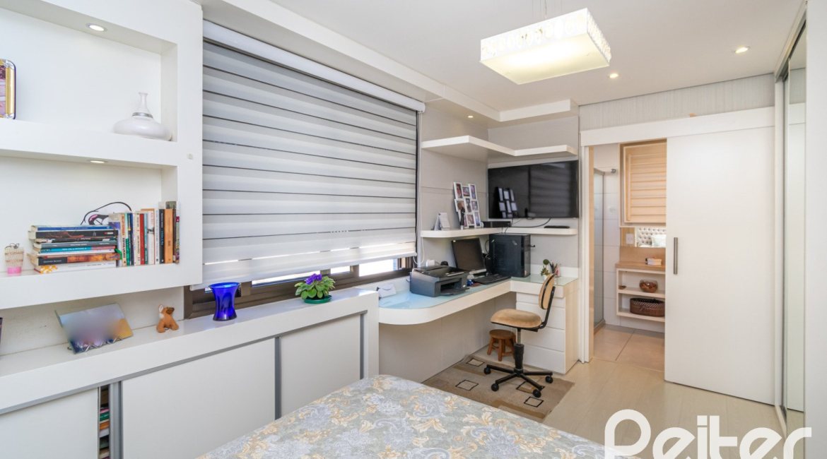 Apartamento à venda com 215m², 3 dormitórios, 3 suítes, 3 vagas, no bairro Tristeza em PORTO ALEGRE