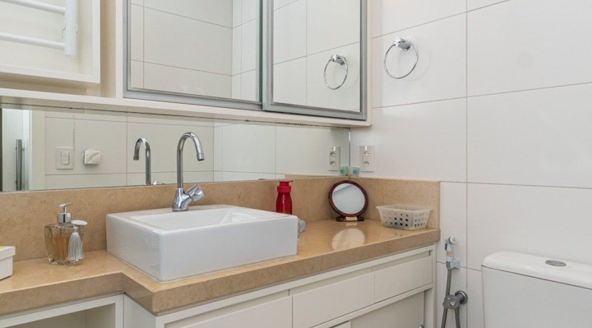 Apartamento à venda com 215m², 3 dormitórios, 3 suítes, 3 vagas, no bairro Tristeza em PORTO ALEGRE