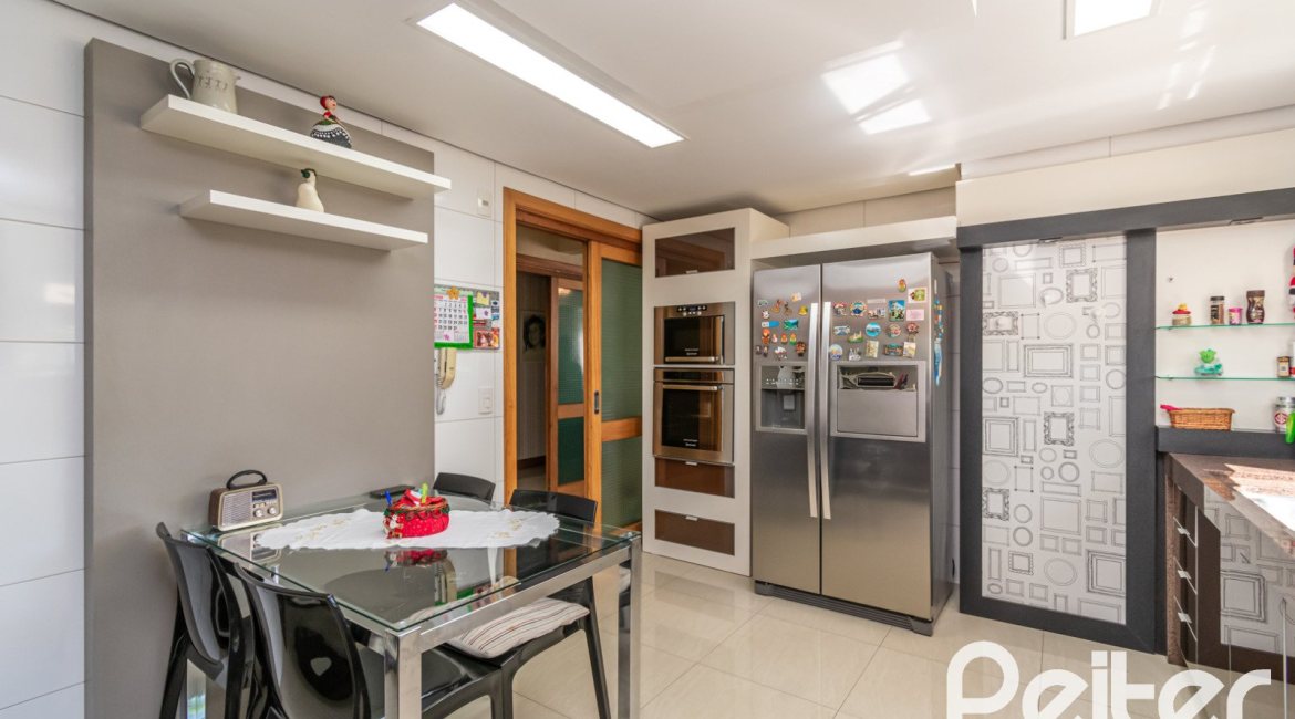 Apartamento à venda com 215m², 3 dormitórios, 3 suítes, 3 vagas, no bairro Tristeza em PORTO ALEGRE