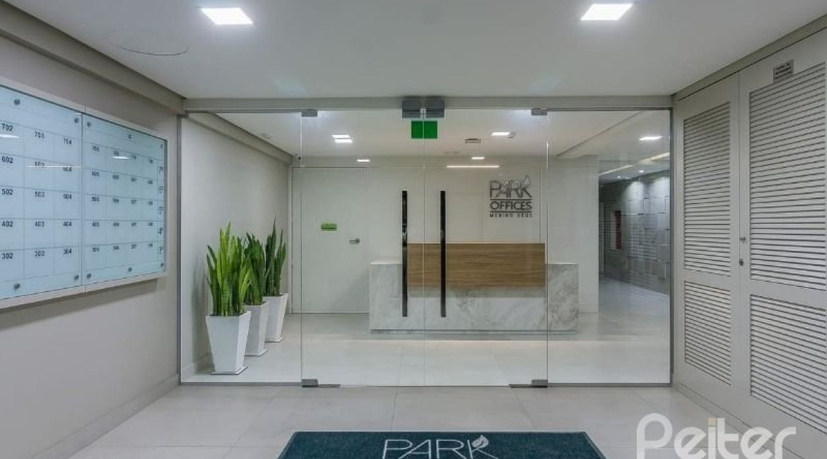 Comercial à venda com 44m², 1 vaga, no bairro Menino Deus em Porto Alegre