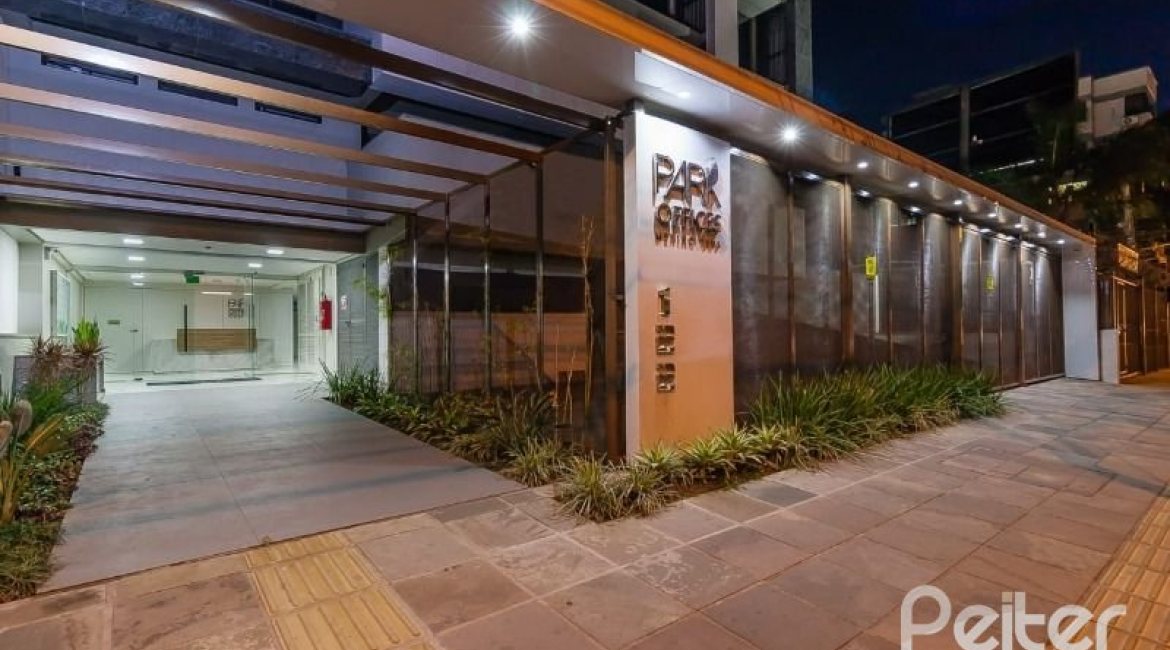 Comercial à venda com 44m², 1 vaga, no bairro Menino Deus em Porto Alegre