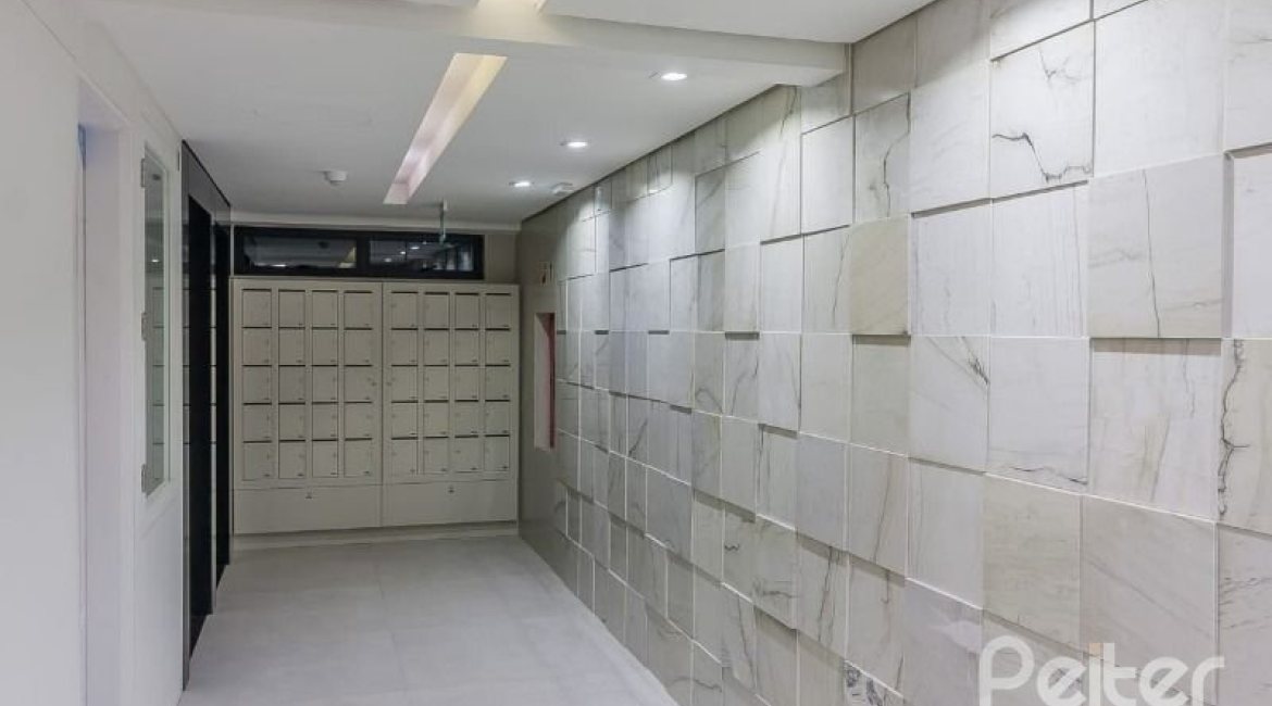 Comercial à venda com 44m², 1 vaga, no bairro Menino Deus em Porto Alegre