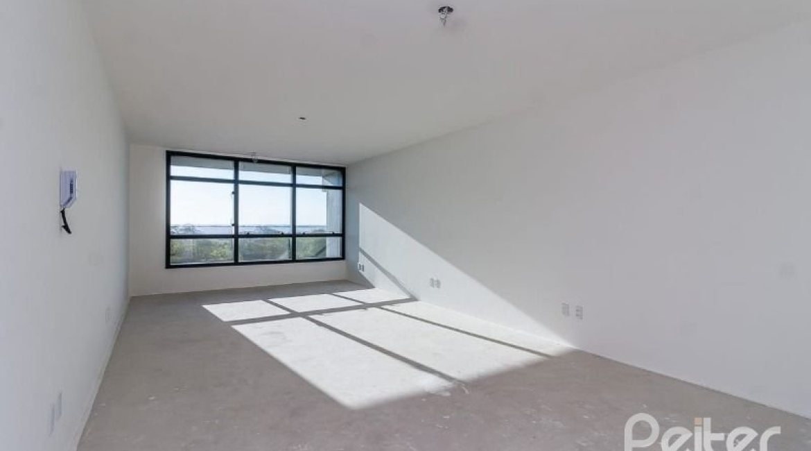 Comercial à venda com 44m², 1 vaga, no bairro Menino Deus em Porto Alegre