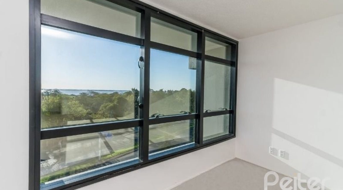 Comercial à venda com 44m², 1 vaga, no bairro Menino Deus em Porto Alegre