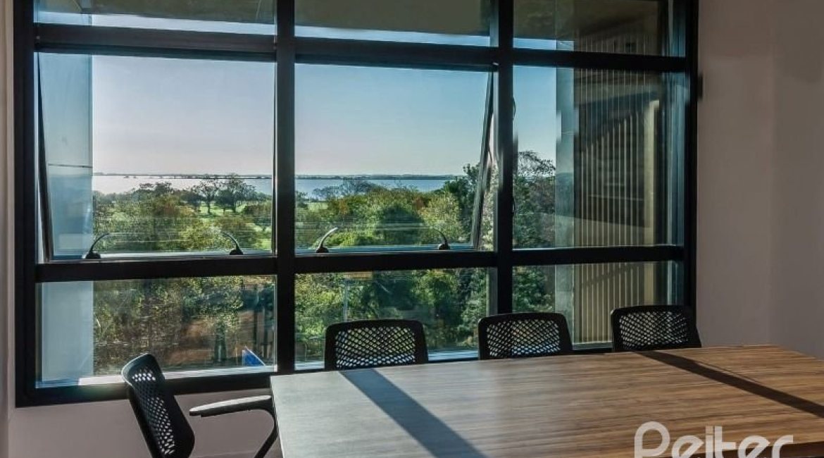 Comercial à venda com 44m², 1 vaga, no bairro Menino Deus em Porto Alegre