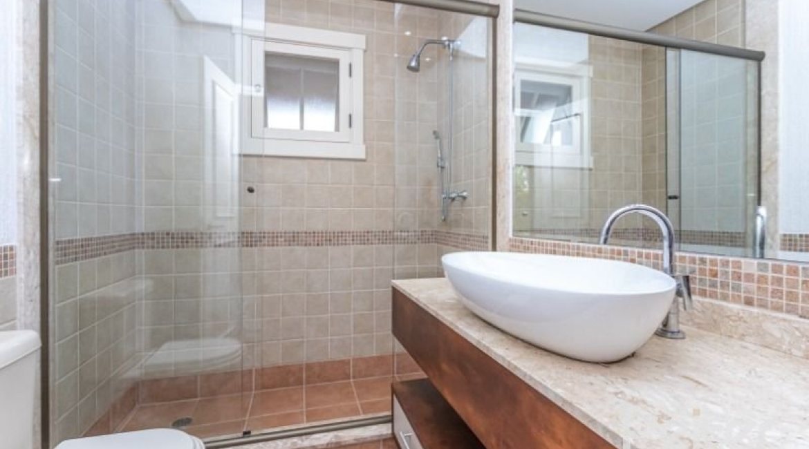 Casa em Condomínio à venda com 348m², 4 dormitórios, 2 suítes, 4 vagas, no bairro Terra Ville em PORTO ALEGRE