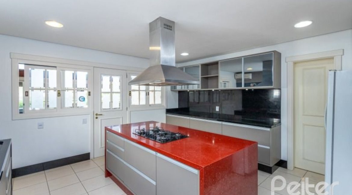 Casa em Condomínio à venda com 348m², 4 dormitórios, 2 suítes, 4 vagas, no bairro Terra Ville em PORTO ALEGRE