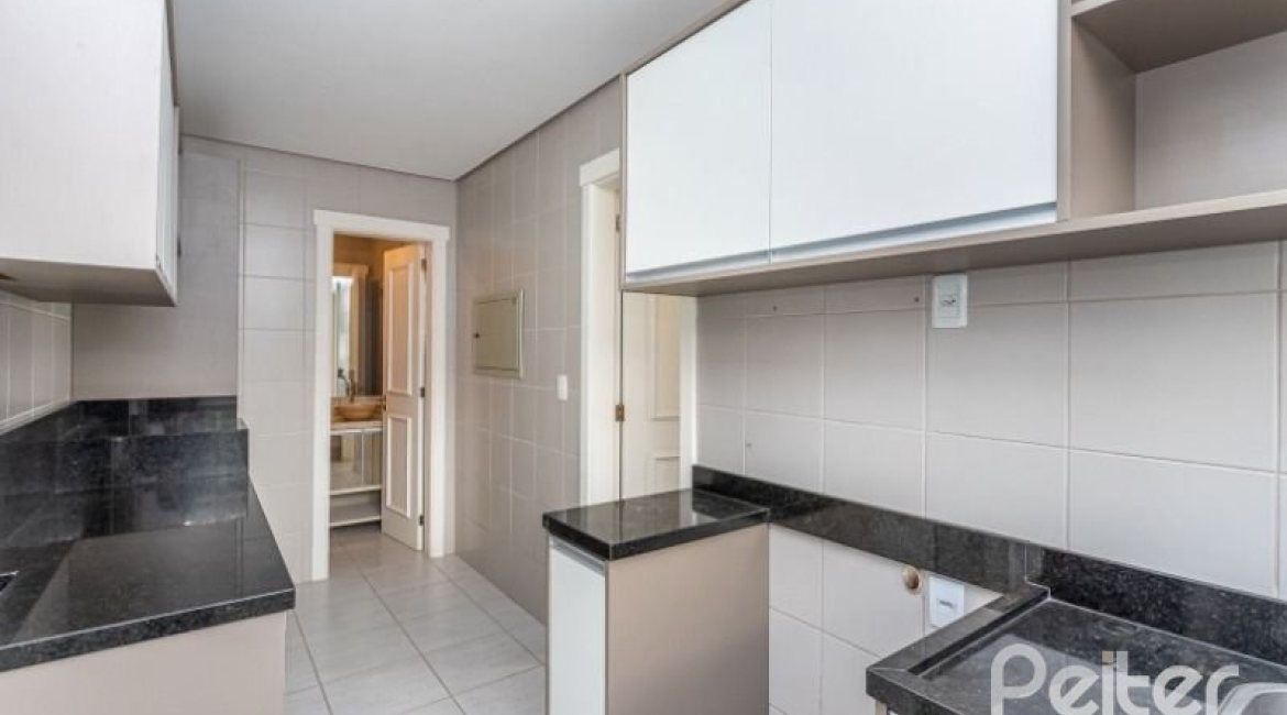 Casa em Condomínio à venda com 348m², 4 dormitórios, 2 suítes, 4 vagas, no bairro Terra Ville em PORTO ALEGRE