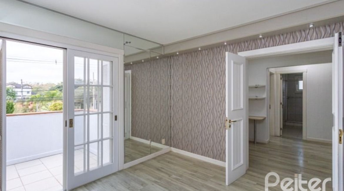 Casa em Condomínio à venda com 348m², 4 dormitórios, 2 suítes, 4 vagas, no bairro Terra Ville em PORTO ALEGRE