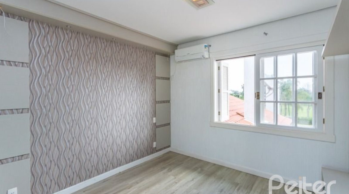 Casa em Condomínio à venda com 348m², 4 dormitórios, 2 suítes, 4 vagas, no bairro Terra Ville em PORTO ALEGRE