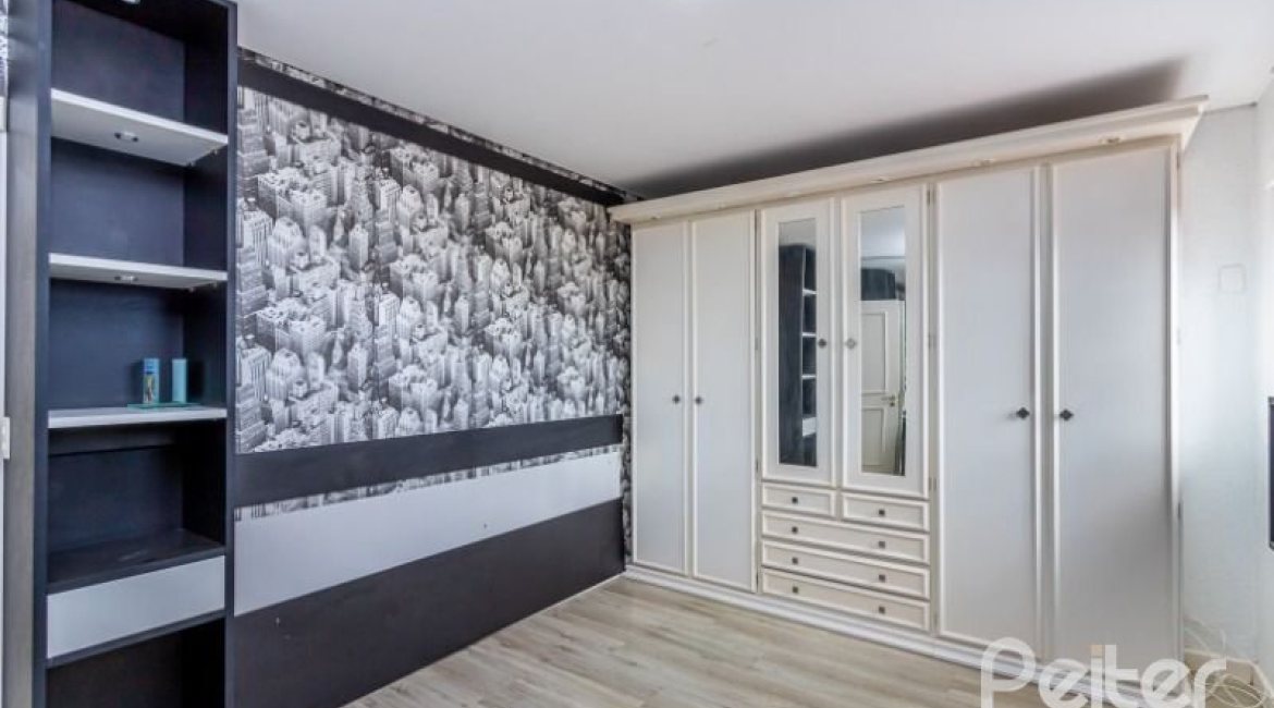 Casa em Condomínio à venda com 348m², 4 dormitórios, 2 suítes, 4 vagas, no bairro Terra Ville em PORTO ALEGRE