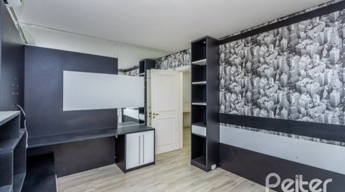 Casa em Condomínio à venda com 348m², 4 dormitórios, 2 suítes, 4 vagas, no bairro Terra Ville em PORTO ALEGRE