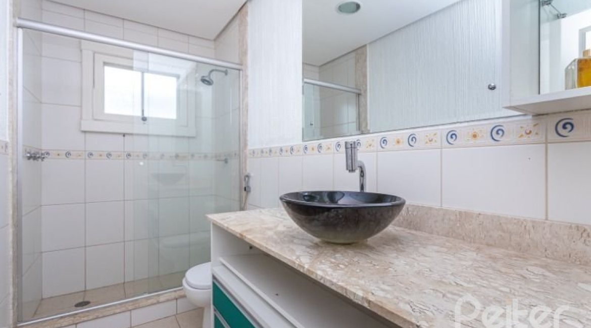 Casa em Condomínio à venda com 348m², 4 dormitórios, 2 suítes, 4 vagas, no bairro Terra Ville em PORTO ALEGRE