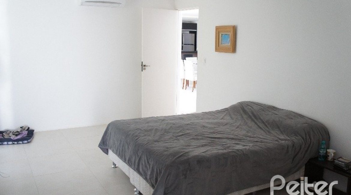 Casa em Condomínio à venda com 288m², 3 dormitórios, 3 suítes, 4 vagas, no bairro Terra Ville em PORTO ALEGRE