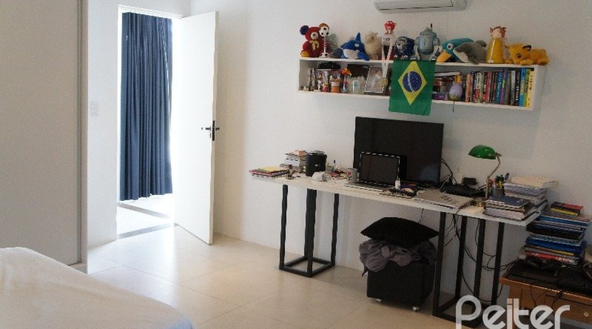 Casa em Condomínio à venda com 288m², 3 dormitórios, 3 suítes, 4 vagas, no bairro Terra Ville em PORTO ALEGRE
