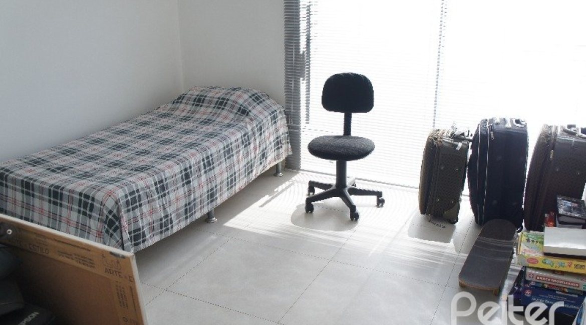 Casa em Condomínio à venda com 288m², 3 dormitórios, 3 suítes, 4 vagas, no bairro Terra Ville em PORTO ALEGRE