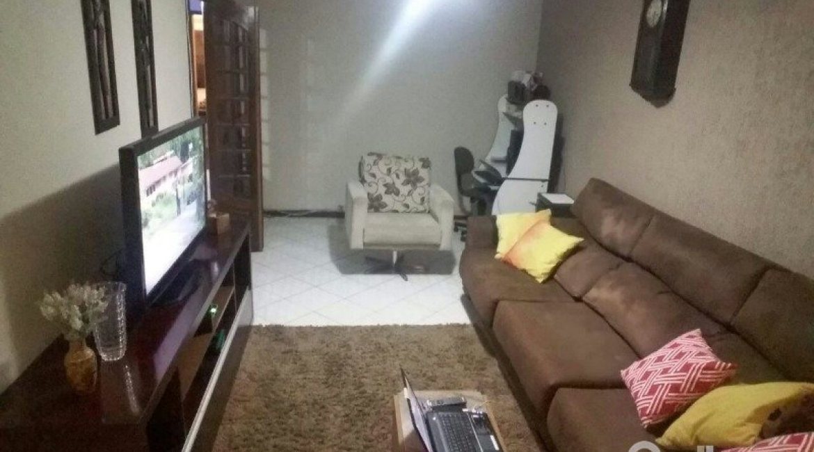 Casa à venda com 156m², 3 dormitórios, 1 suíte, 3 vagas, no bairro Vila Nova em Porto Alegre