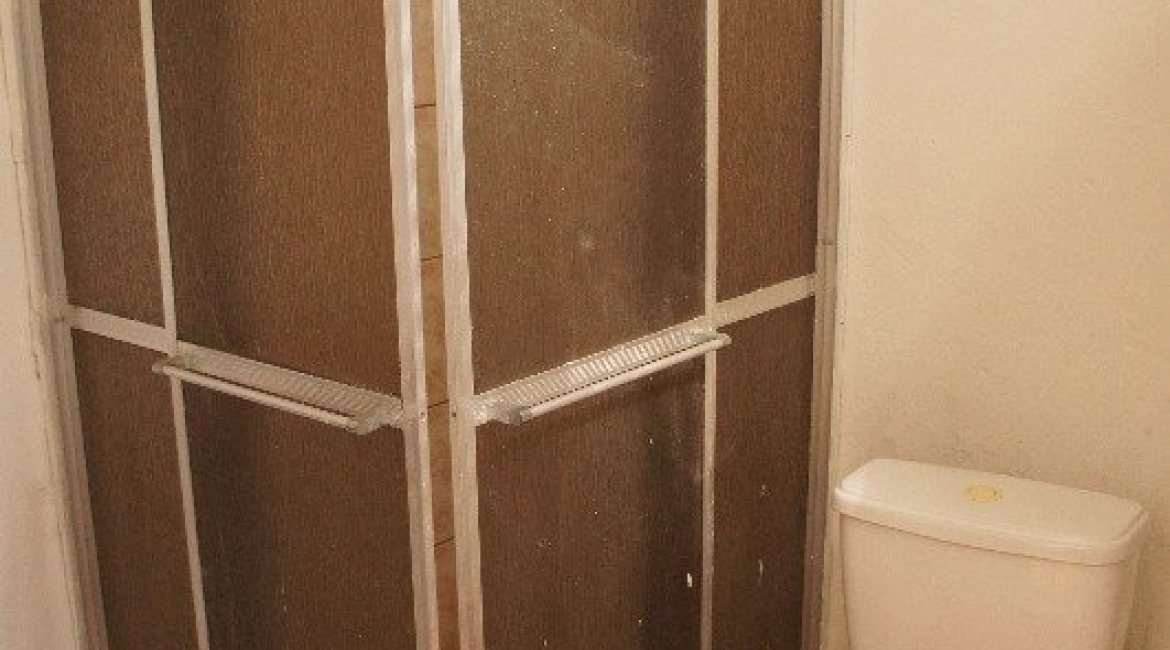 Casa à venda com 156m², 3 dormitórios, 1 suíte, 3 vagas, no bairro Vila Nova em Porto Alegre