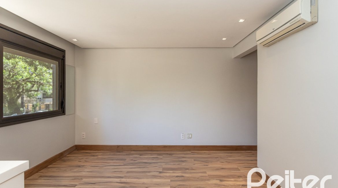 Apartamento à venda com 154m², 3 dormitórios, 1 suíte, 4 vagas, no bairro Tristeza em PORTO ALEGRE