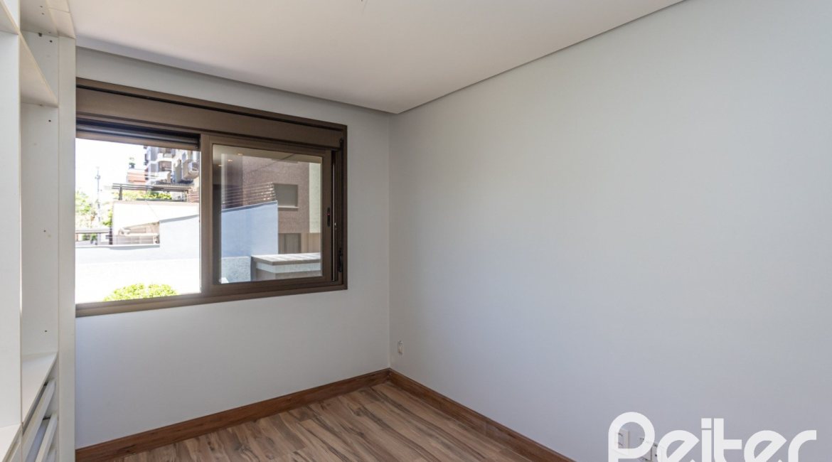 Apartamento à venda com 154m², 3 dormitórios, 1 suíte, 4 vagas, no bairro Tristeza em PORTO ALEGRE