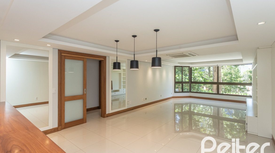 Apartamento à venda com 154m², 3 dormitórios, 1 suíte, 4 vagas, no bairro Tristeza em PORTO ALEGRE