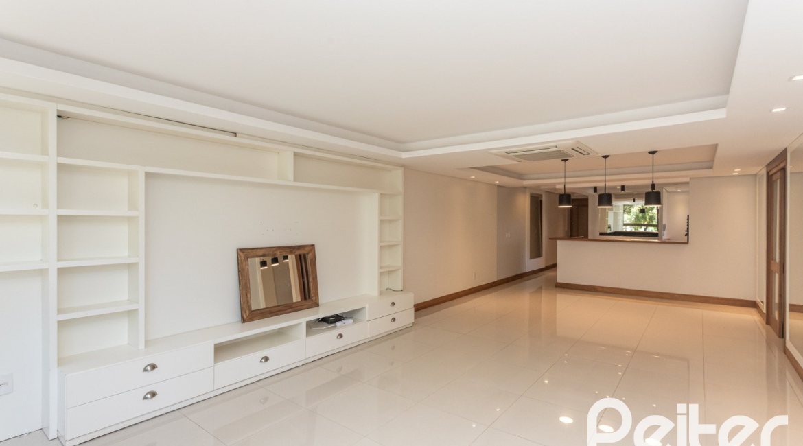 Apartamento à venda com 154m², 3 dormitórios, 1 suíte, 4 vagas, no bairro Tristeza em PORTO ALEGRE